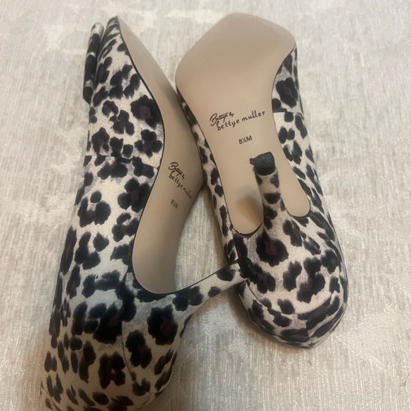 BETTYE MUELLER FAUX FUR PUMPS - Picture 3 of 3